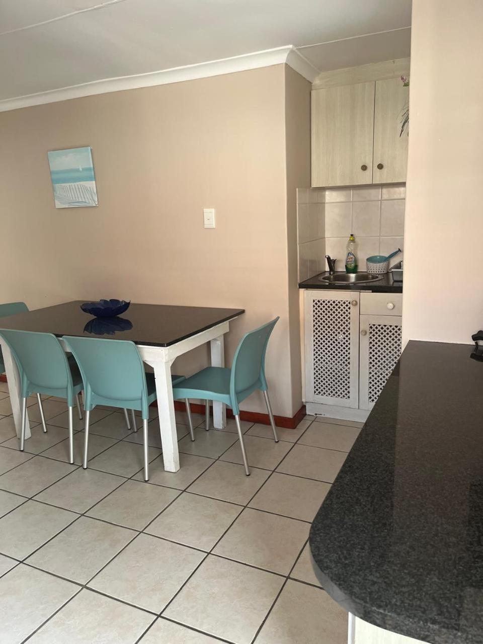 At Sta-Plus Guest House Port Elizabeth Exterior photo